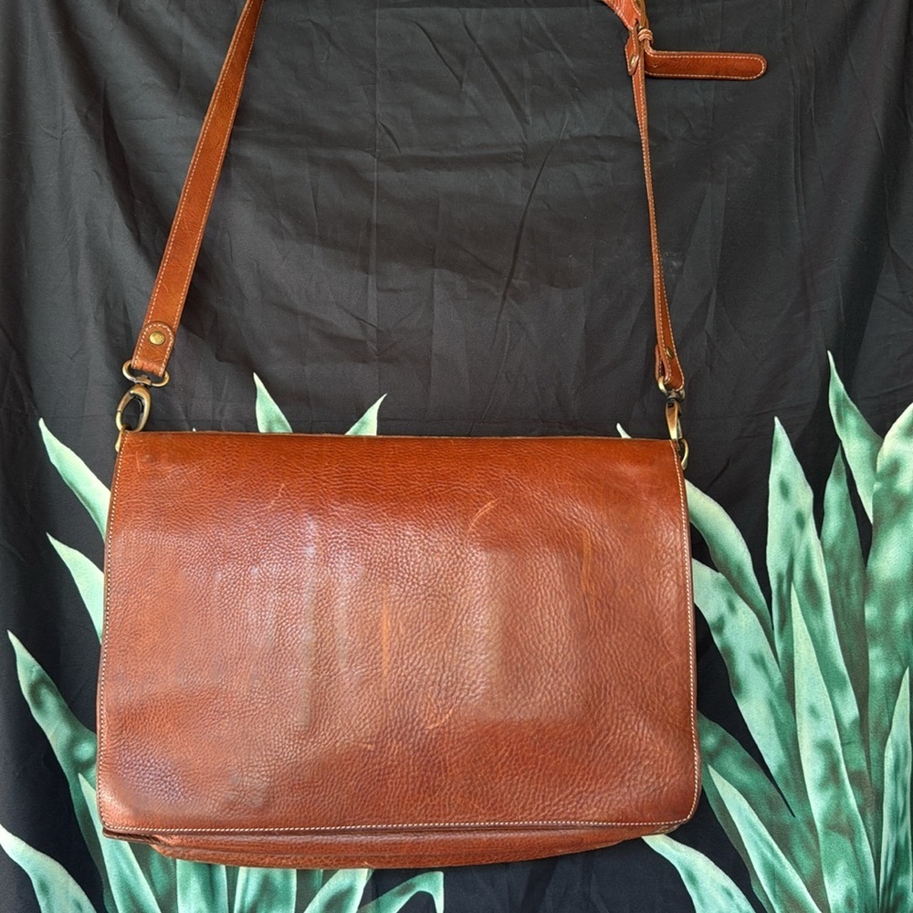 🍍 A&N  FLORENCE leather document bag classic Brown No key🍍16” width 🍍12” length - Picture 5 of 9